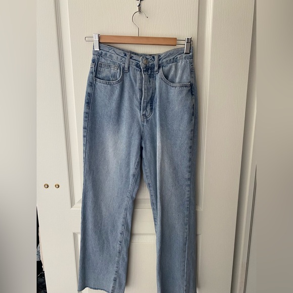 PRINCESS POLLY light wash cropped straight leg jeans. - Picture 4 of 11